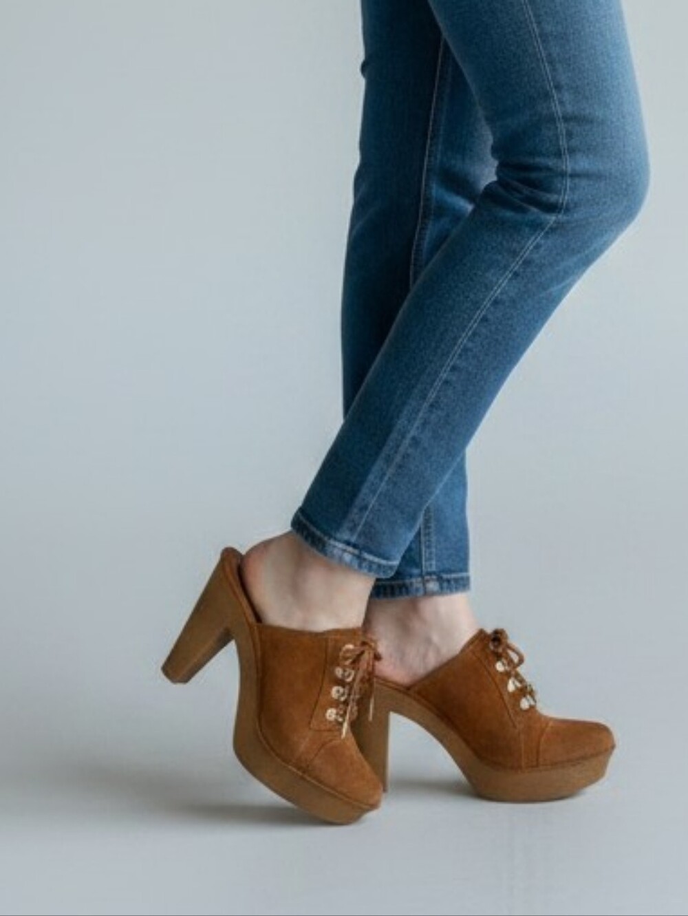 Michael Kors Suede Quincy Gum Sole Platform Clogs Heels Womens Size 8.5 Tan